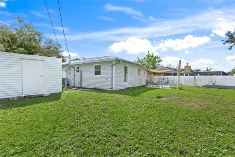 House in Sarasota, Florida 3 bedrooms, 115.11 sq.m. № 1429278 - photo 26