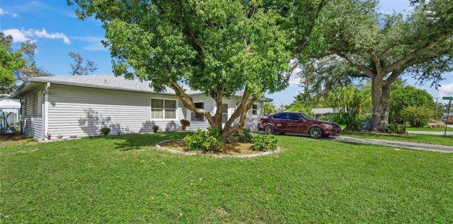 House in Sarasota, Florida 3 bedrooms, 115.11 sq.m. № 1429278
