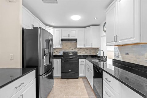 House in Sarasota, Florida 3 bedrooms, 115.11 sq.m. № 1429278 - photo 9