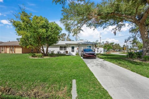 House in Sarasota, Florida 3 bedrooms, 115.11 sq.m. № 1429278 - photo 3