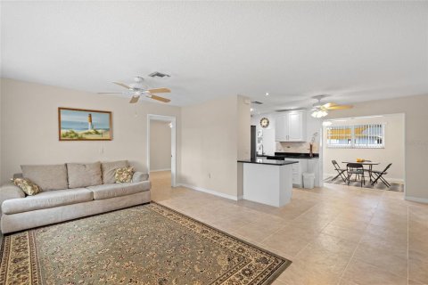 House in Sarasota, Florida 3 bedrooms, 115.11 sq.m. № 1429278 - photo 6