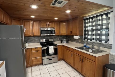 House in Vero Beach, Florida 2 bedrooms, 80.27 sq.m. № 1796376 - photo 4