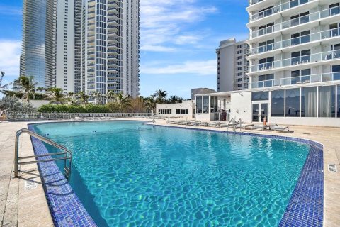Condo in Sunny Isles Beach, Florida  № 1937276 - photo 20