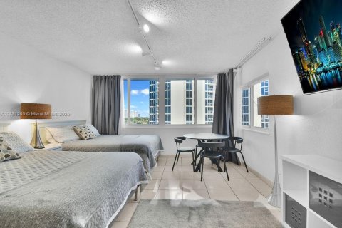 Condo in Sunny Isles Beach, Florida  № 1937276 - photo 14