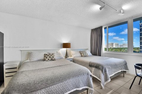 Condo in Sunny Isles Beach, Florida  № 1937276 - photo 8