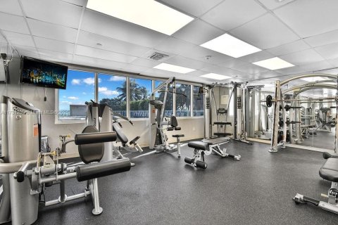 Condo in Sunny Isles Beach, Florida  № 1937276 - photo 17