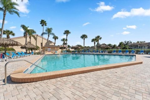 Condo in Saint Petersburg, Florida, 1 bedroom № 2400355 - photo 22