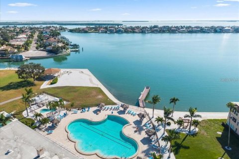Condo in Saint Petersburg, Florida, 1 bedroom № 2400355 - photo 21