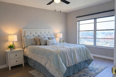 Condo in Saint Petersburg, Florida, 1 bedroom № 2400355 - photo 16