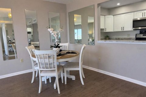 Condo in Saint Petersburg, Florida, 1 bedroom № 2400355 - photo 7