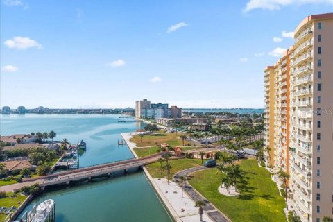 Condo in Saint Petersburg, Florida, 1 bedroom № 2400355 - photo 19
