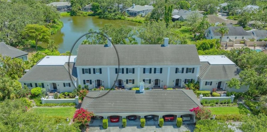 Townhouse in Osprey, Florida 2 bedrooms, 175.59 sq.m. № 2386652