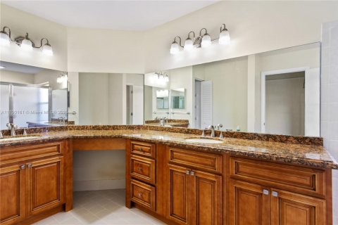 House in Davie, Florida 4 bedrooms, 193.79 sq.m. № 1700839 - photo 14