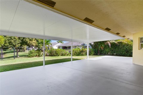House in Davie, Florida 4 bedrooms, 193.79 sq.m. № 1700839 - photo 22