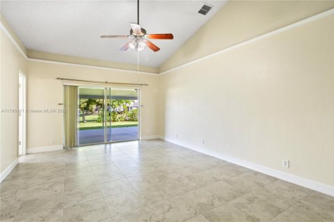 House in Davie, Florida 4 bedrooms, 193.79 sq.m. № 1700839 - photo 12