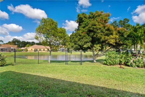House in Davie, Florida 4 bedrooms, 193.79 sq.m. № 1700839 - photo 24