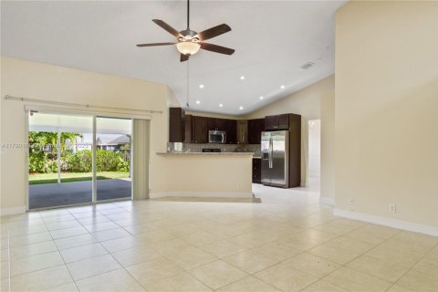 House in Davie, Florida 4 bedrooms, 193.79 sq.m. № 1700839 - photo 8