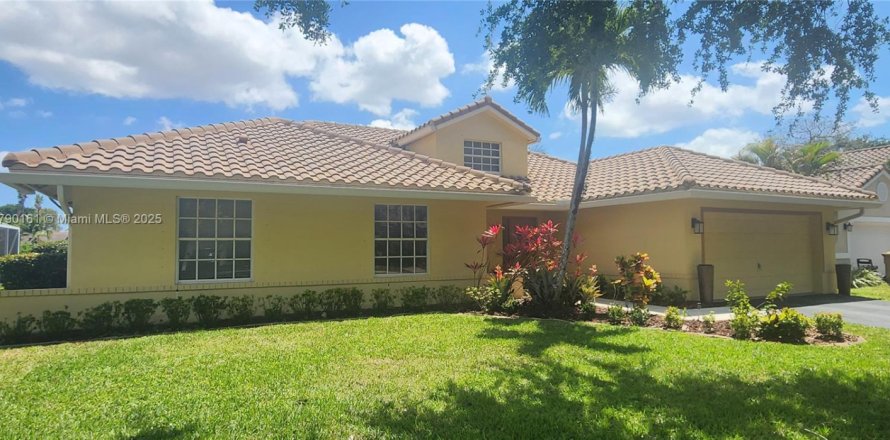 House in Davie, Florida 4 bedrooms, 193.79 sq.m. № 1700839