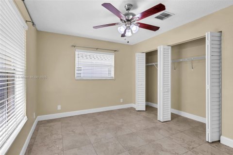 House in Davie, Florida 4 bedrooms, 193.79 sq.m. № 1700839 - photo 26