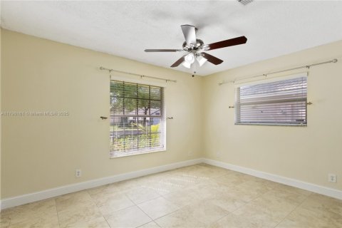 House in Davie, Florida 4 bedrooms, 193.79 sq.m. № 1700839 - photo 17