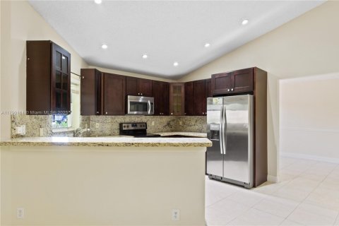 House in Davie, Florida 4 bedrooms, 193.79 sq.m. № 1700839 - photo 5