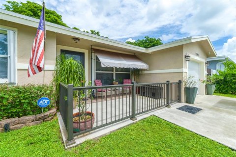 Villa ou maison à Sunrise, Floride 3 chambres, 109.53 m2 № 2389057