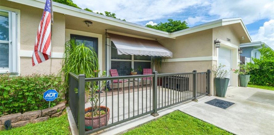 Villa ou maison à Sunrise, Floride 3 chambres, 109.53 m2 № 2389057