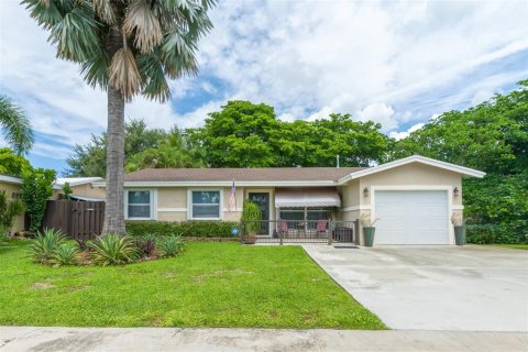 Villa ou maison à vendre à Sunrise, Floride: 3 chambres, 109.53 m2 № 2389057 - photo 3