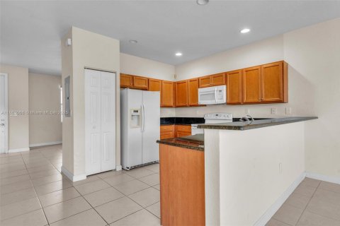 Touwnhouse à vendre à Cutler Bay, Floride: 2 chambres, 135.45 m2 № 1927240 - photo 13