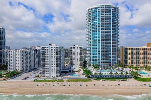 Condominio en alquiler en Hollywood, Florida, 2 dormitorios, 174.38 m2 № 1955365 - foto 16