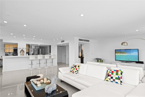 Condominio en alquiler en Hollywood, Florida, 2 dormitorios, 174.38 m2 № 1955365 - foto 6