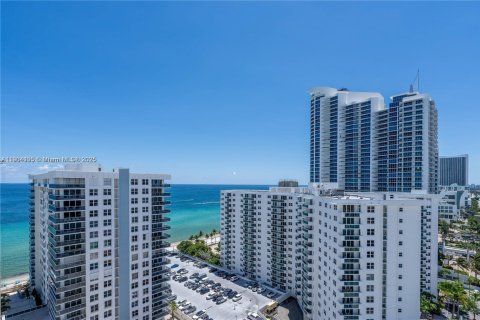 Condominio en alquiler en Hollywood, Florida, 2 dormitorios, 174.38 m2 № 1955365 - foto 4