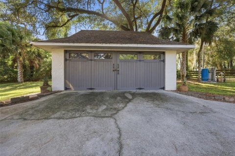 House in Eustis, Florida 4 bedrooms, 369.38 sq.m. № 2295330 - photo 6
