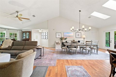 House in Eustis, Florida 4 bedrooms, 369.38 sq.m. № 2295330 - photo 13