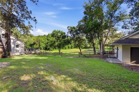 House in Eustis, Florida 4 bedrooms, 369.38 sq.m. № 2295330 - photo 4