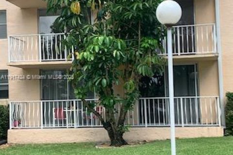 Condominio en alquiler en West Palm Beach, Florida, 1 dormitorio, 65.4 m2 № 1972176 - foto 1