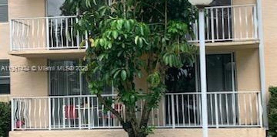 Condominio en West Palm Beach, Florida, 1 dormitorio  № 1972176