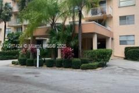 Condominio en alquiler en West Palm Beach, Florida, 1 dormitorio, 65.4 m2 № 1972176 - foto 2