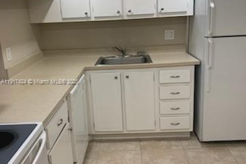 Condominio en alquiler en West Palm Beach, Florida, 1 dormitorio, 65.4 m2 № 1972176 - foto 10