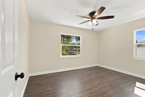 House in Gulfport, Florida 3 bedrooms, 92.53 sq.m. № 2430786 - photo 16
