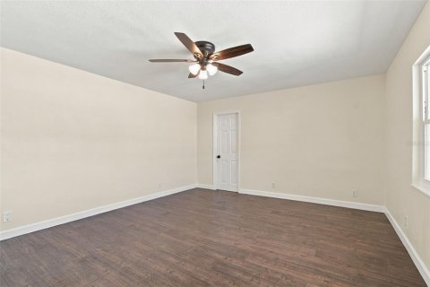House in Gulfport, Florida 3 bedrooms, 92.53 sq.m. № 2430786 - photo 25