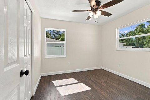 House in Gulfport, Florida 3 bedrooms, 92.53 sq.m. № 2430786 - photo 22
