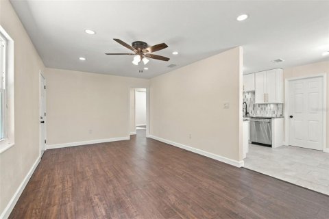 House in Gulfport, Florida 3 bedrooms, 92.53 sq.m. № 2430786 - photo 8