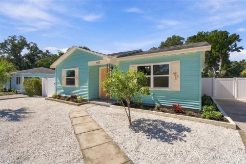 House in Gulfport, Florida 3 bedrooms, 92.53 sq.m. № 2430786 - photo 4