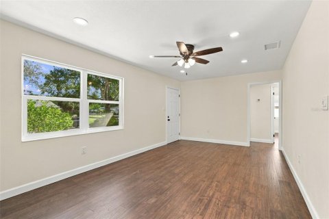 House in Gulfport, Florida 3 bedrooms, 92.53 sq.m. № 2430786 - photo 7