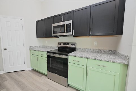 Villa ou maison à louer à Lakeland, Floride: 4 chambres, 171.87 m2 № 2415290 - photo 6