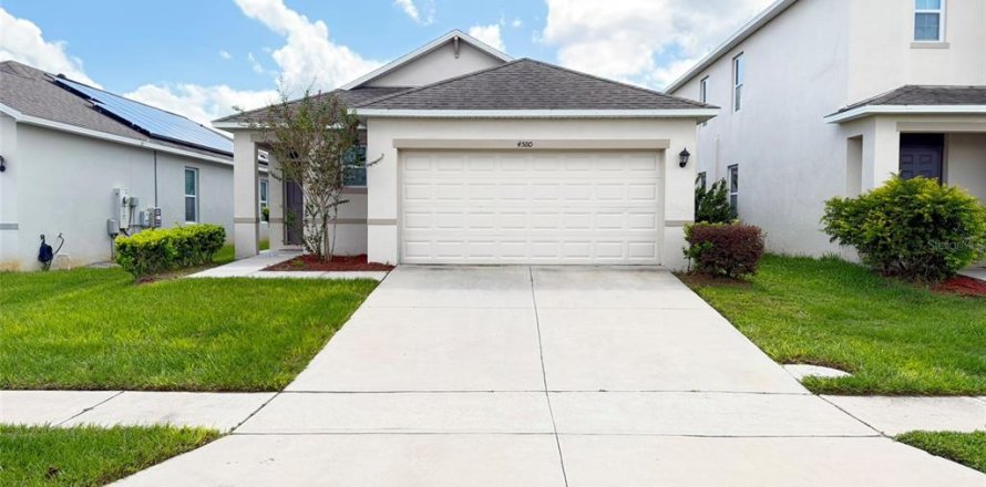 House in Kissimmee, Florida 3 bedrooms, 153.38 sq.m. № 2393578