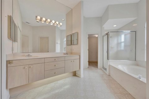 Купить виллу или дом в Сарасота, Флорида 9 комнат, 211.54м2, № 2229262 - фото 11