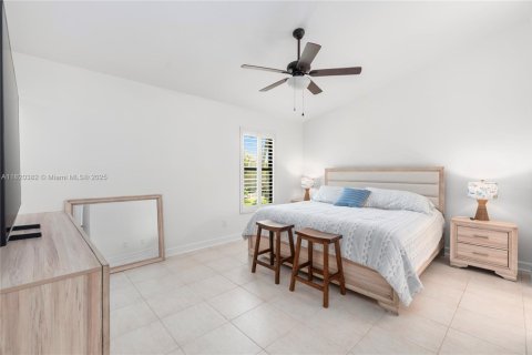 House in Fort Myers, Florida 2 bedrooms, 145.48 sq.m. № 1779746 - photo 15
