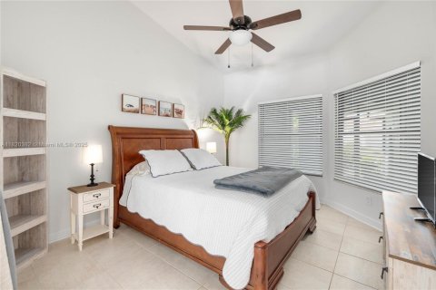 House in Fort Myers, Florida 2 bedrooms, 145.48 sq.m. № 1779746 - photo 19